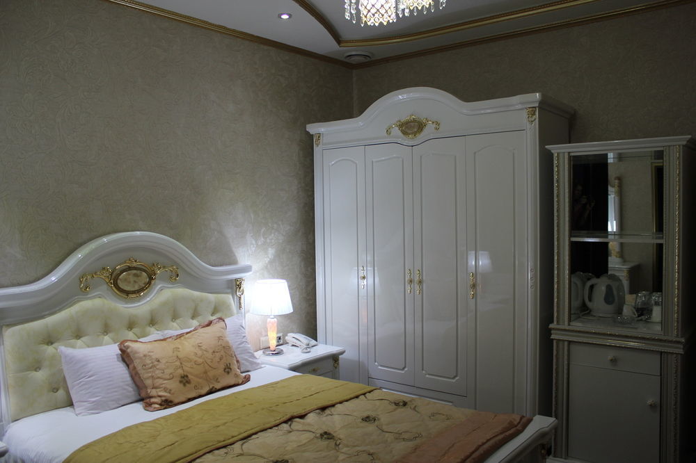 Elegant Boutique Rustaveli Hotel Tbilisi Bagian luar foto