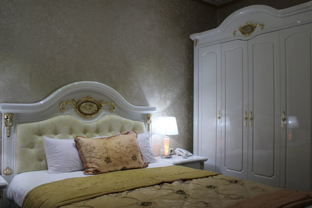 Elegant Boutique Rustaveli Hotel Tbilisi Bagian luar foto