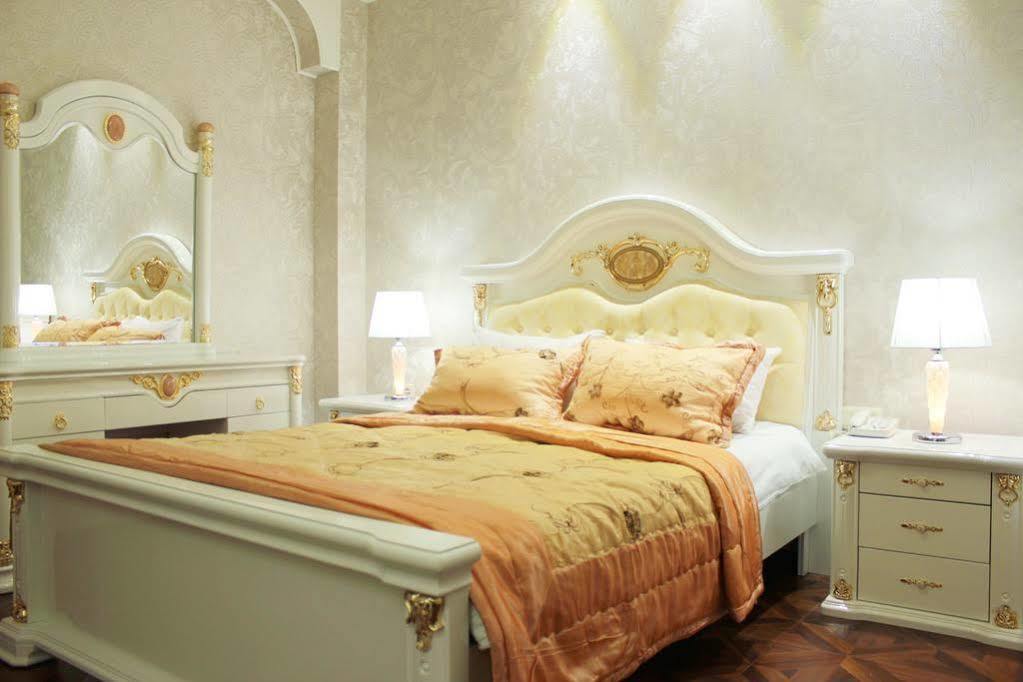 Elegant Boutique Rustaveli Hotel Tbilisi Bagian luar foto