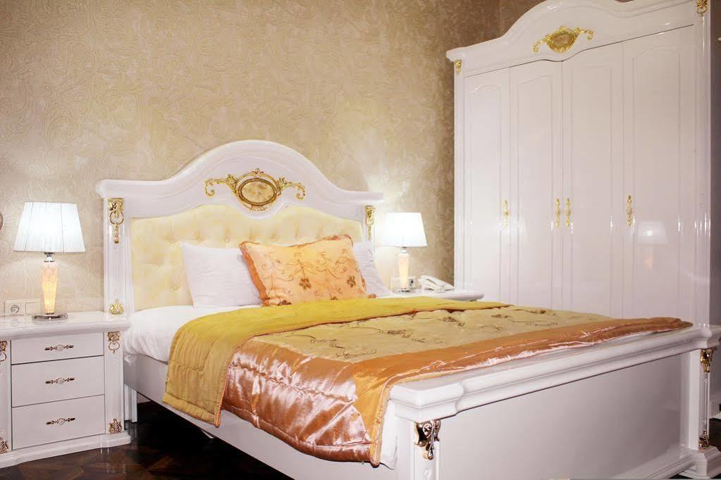 Elegant Boutique Rustaveli Hotel Tbilisi Bagian luar foto
